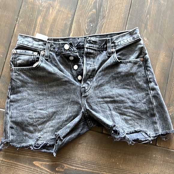 Levi Shorts - Picture 2 of 2